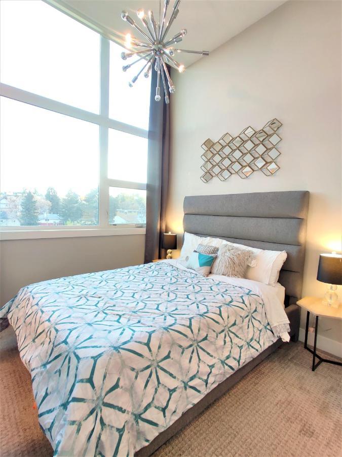 Monki Di Executive Suites - Glas - Luxury Inner City Home 3 Min To Downtown W Private Rooftop Patio Fireplace YYC Exterior foto